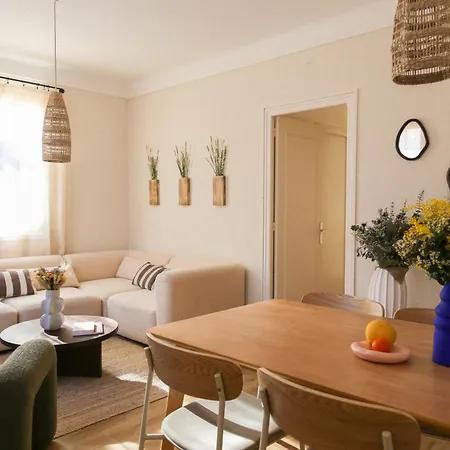 Unique! Au Centre Historique With 2 Bedrooms And Terrace *